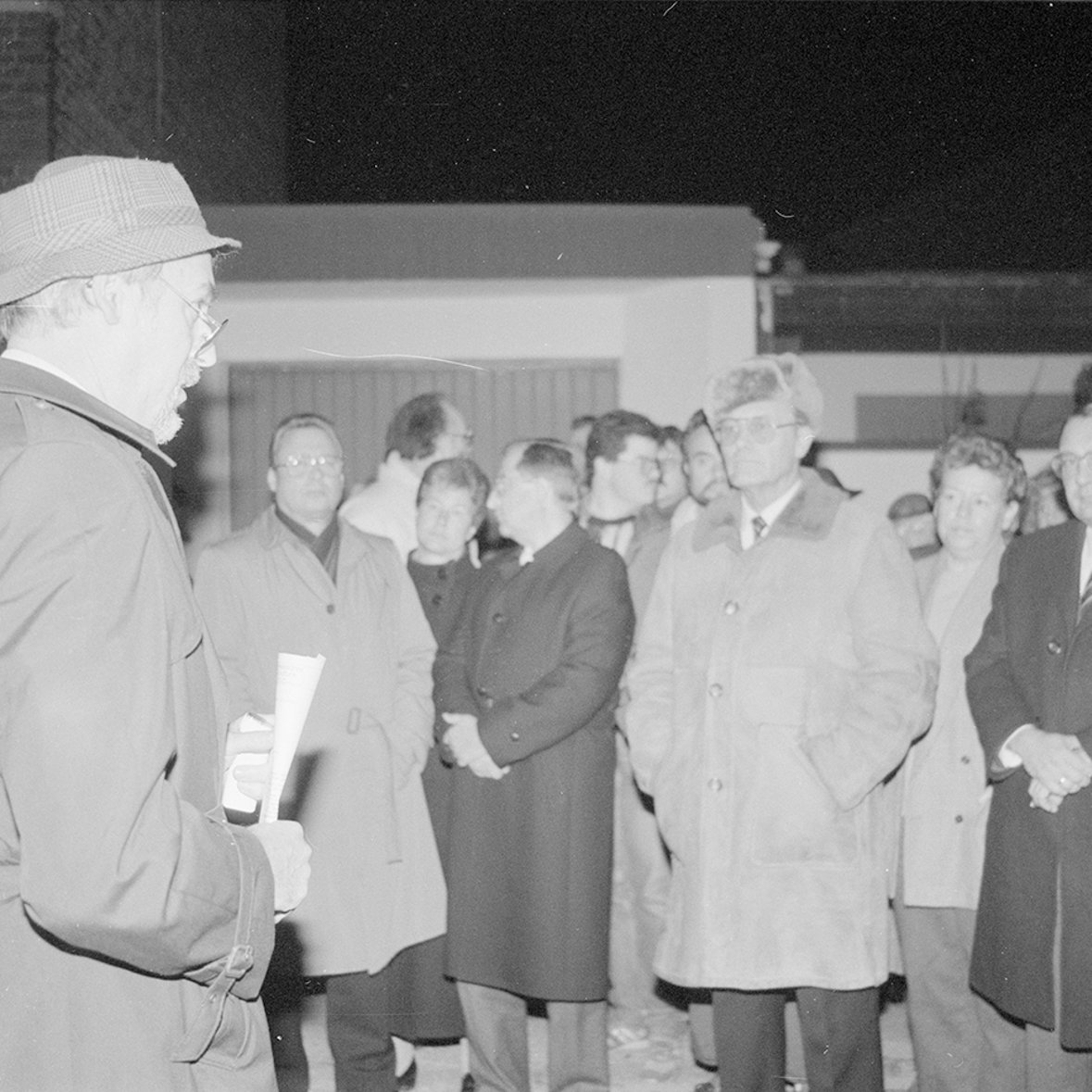 Aufstellung Gedenkstein an ehem. Synagoge am 9. November 1988