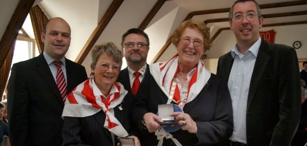 Mühlentaler Inge Moll und Anita Köbler