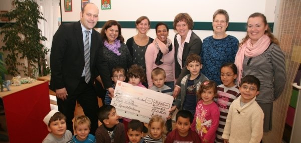 Scheck für Sprachförderung