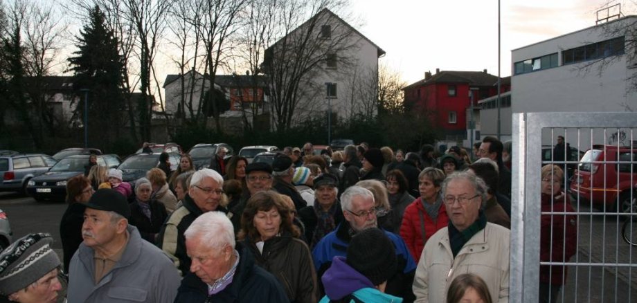Besichtigung des Zeltes für die Flüchtlinge