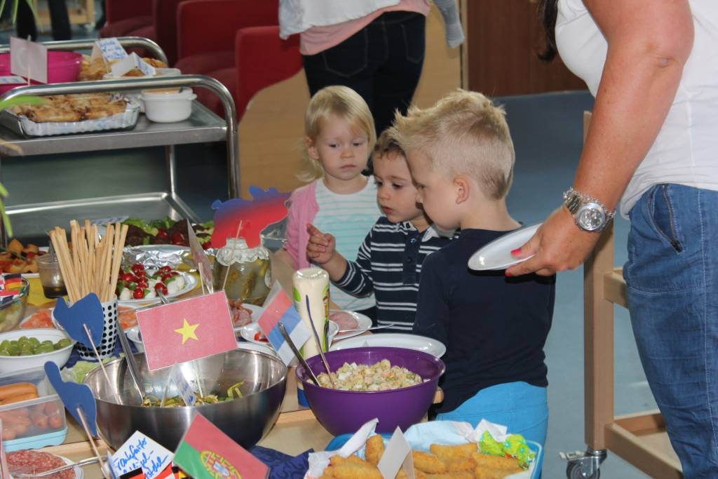 Modenschau und internationales Frühstücksbuffet in der Kita Bürgerpark