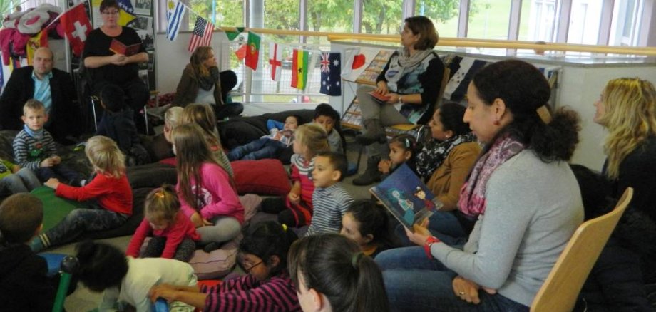 Vorlesestunde in der Stadtbücherei