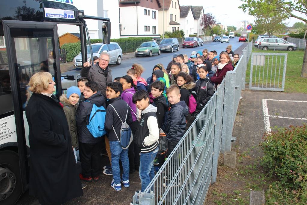 Sicherheit auf dem Schulweg – Der Schulungsbus zu Gast in der Markwaldschule