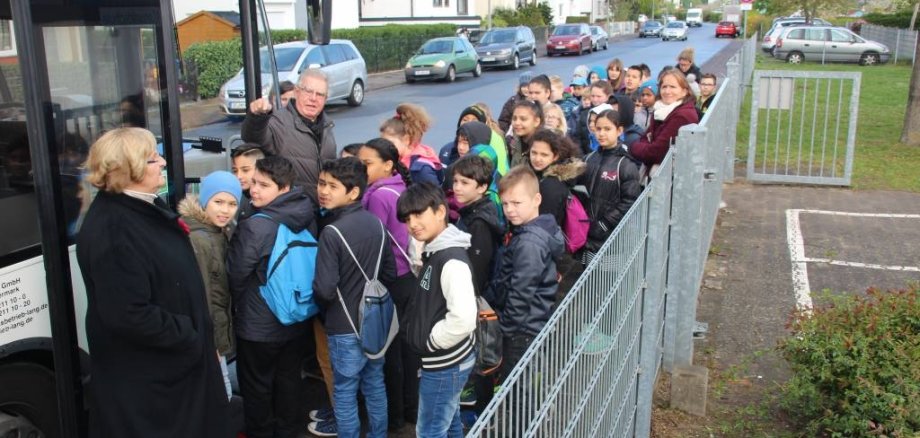 Sicherheit auf dem Schulweg – Der Schulungsbus zu Gast in der Markwaldschule