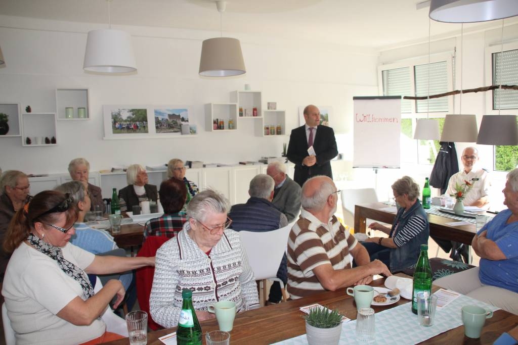 Seniorensicherheitsberater im Kontakt-Werk