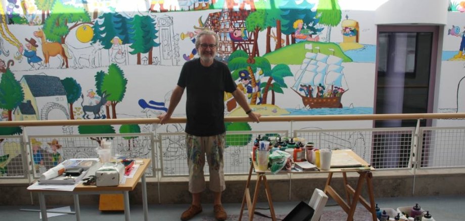 Dem Künstler über die Schulter geschaut - Die Entstehung eines Wandgemäldes