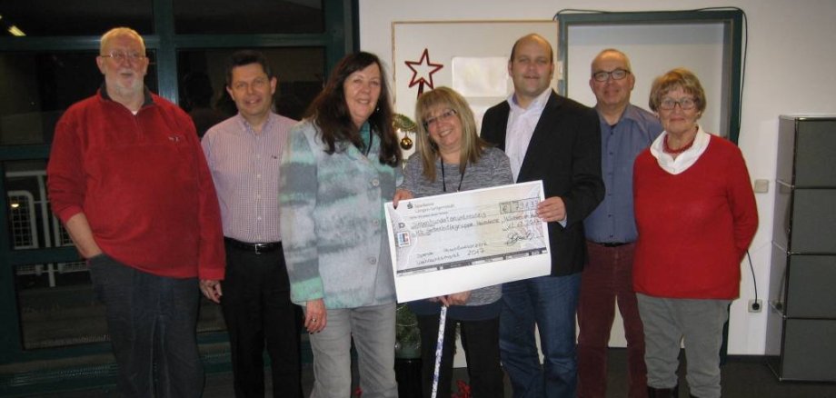 Scheckübergabe MainSterne