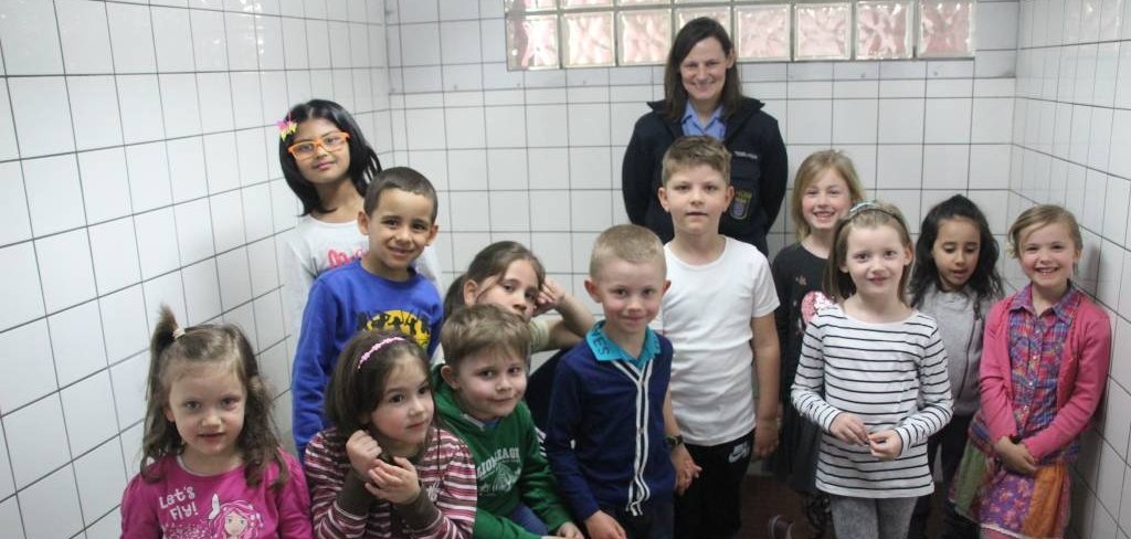 Kinder der KiTa Rathäuschen zu Gast bei der Mühlheimer Polizei