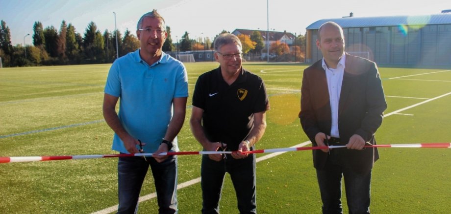 Kunstrasenplatz an Sportvereinigung Dietesheim übergeben
