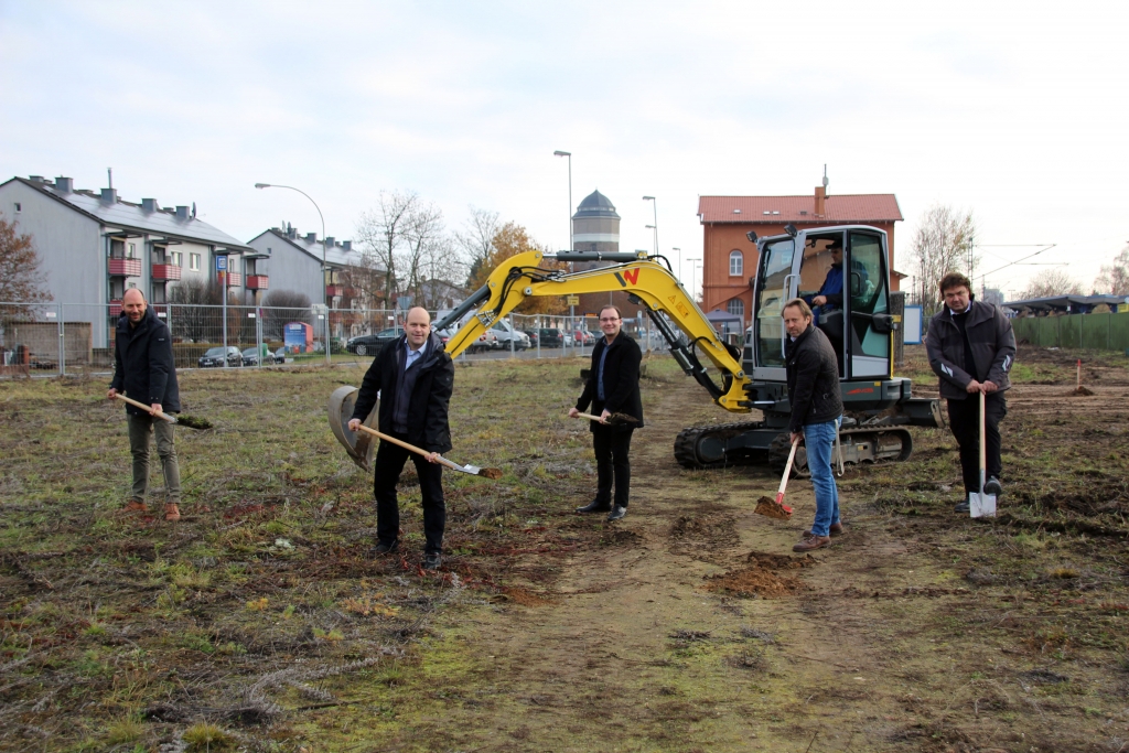 Spatenstich für Mietwohnungen am Mühlheimer Bahnhof