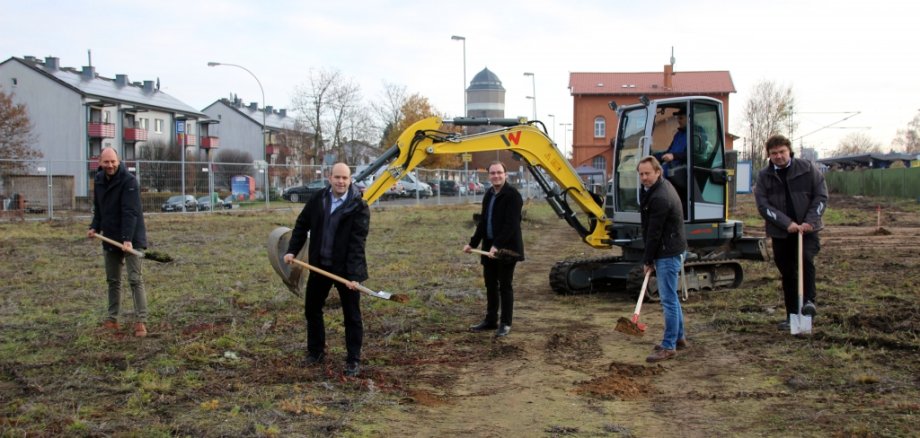 Spatenstich für Mietwohnungen am Mühlheimer Bahnhof