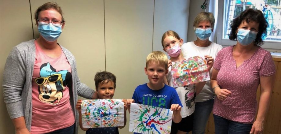 "Spin-Art-Bilder" Aktion von Frau-Mutter-Kind e.V. im Rahmen der Woche des bürgerschaftlichen Engagements