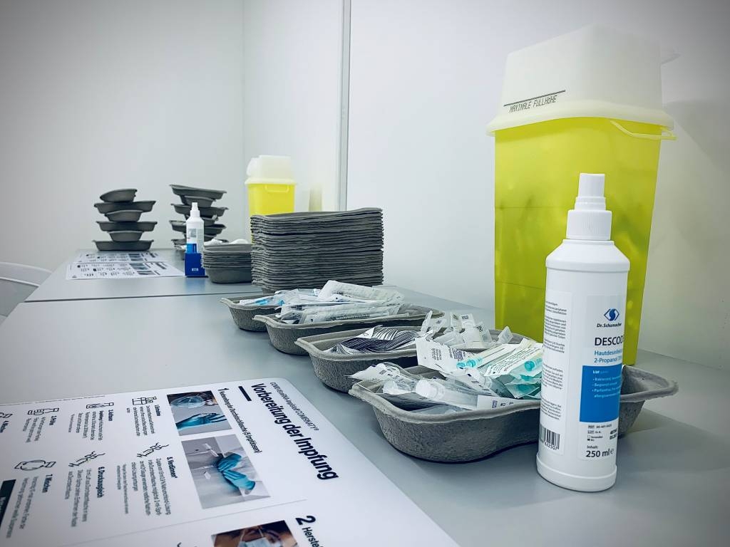 Impfbus am Sportgelände der TSV Lämmerspiel