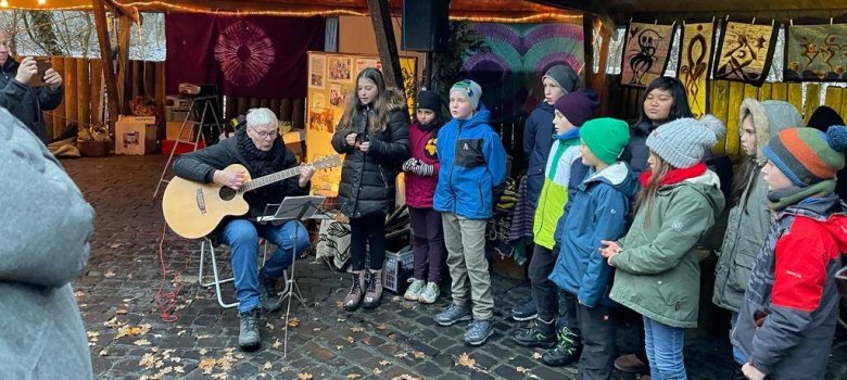 Vom Weihnachtsblasen zum Adventsfeuer Vom Weihnachtsblasen zum Adventsfeuer