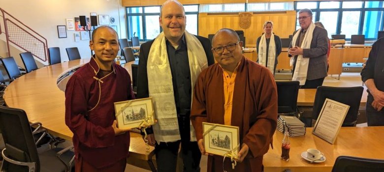 Besuch aus Nepal im Rathaus