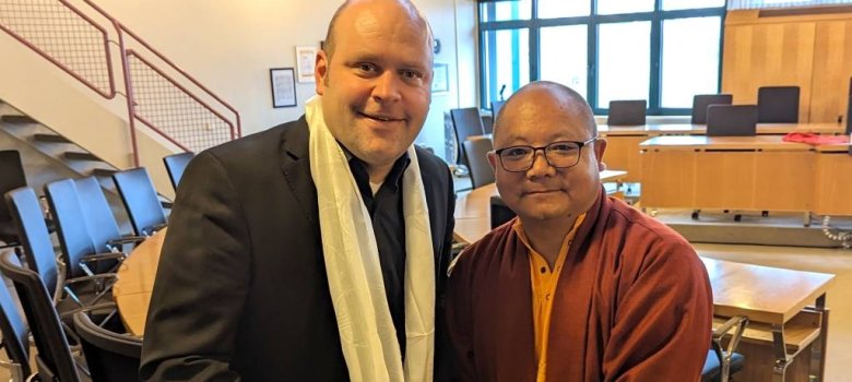 Besuch aus Nepal im Rathaus