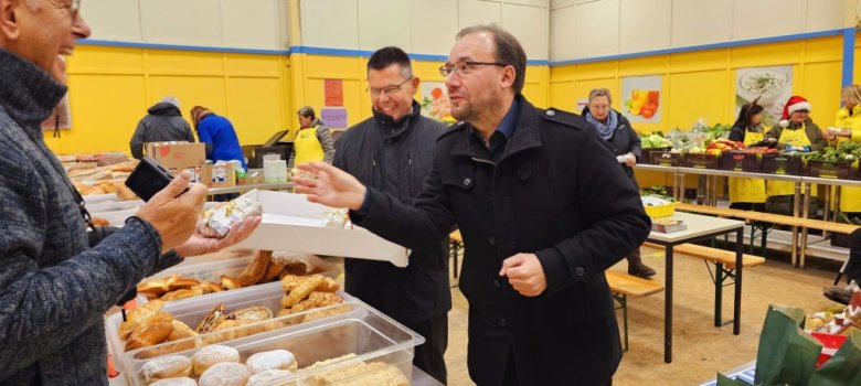 Ein Dankeschön an die ehrenamtlichen Helfer im Mühlheimer Lebensladen Ein Dankeschön an die ehrenamtlichen Helfer im Mühlheimer Lebensladen