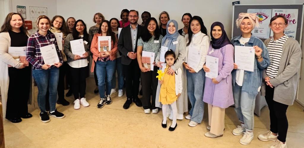 Gruppenbild Zertifikatsübergabe Elternlotsinnen