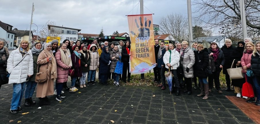 Gruppenfoto Internationaler Tag gegen Gewalt an Frauen