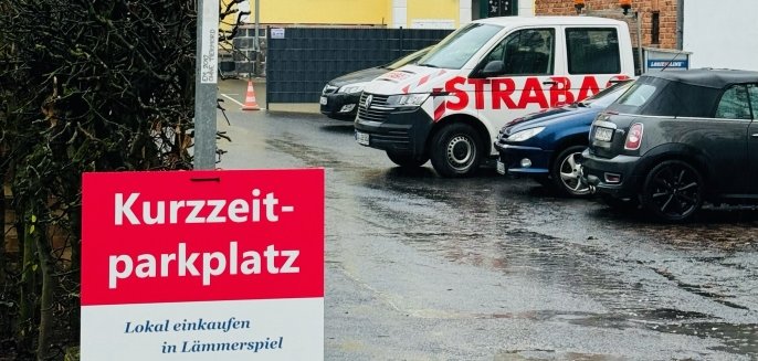 Hinweisschild Kurzzeitparkplätze Lämmerspiel
