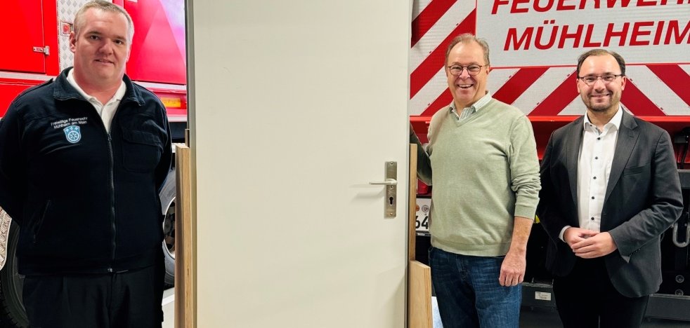 Neue Übungstür der Firma Kramwinkel im Einsatz bei der Mühlheimer Feuerwehr