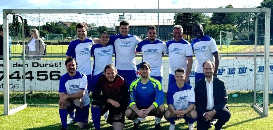 Rathaus nimmt mit eigener Mannschaft an Hobbyfußball-Turnier teil