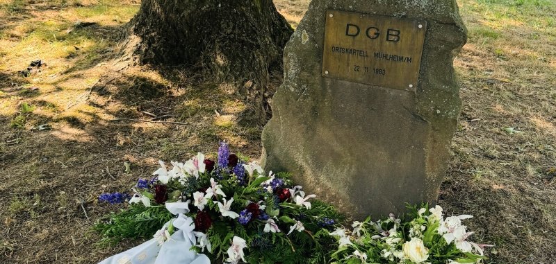 Stadt Mühlheim am Main und Bündnis „Bunt statt braun“ gedenken Weltfriedenstag